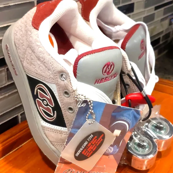 NWT Heelys Boys 2 grey suede maroon trim - Picture 2 of 2
